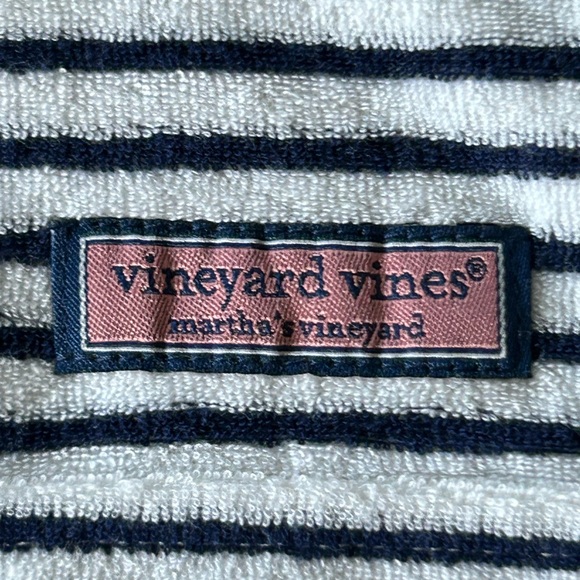 NEW vineyard vines pullover - Picture 3 of 4